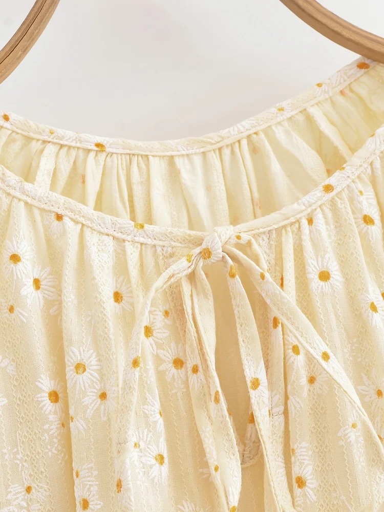 Elara Daisy Peasant Blouse