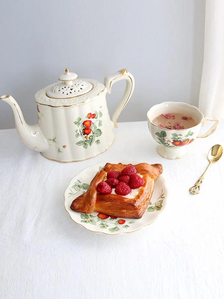 wickedafstore France Palace Retro Milky Coffee Set Ceramic Strawberry Flower Pattern Gold Paint British Afternoon Tea Cup and Saucer and Pot