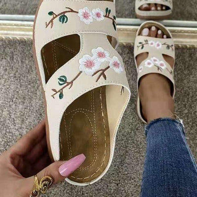 WickedAF Beige / 41 Floral Embroidered Slippers
