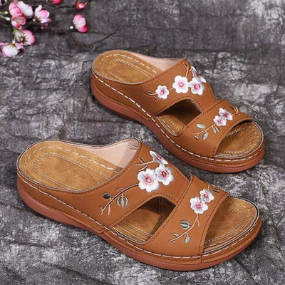 WickedAF Brown / 35 Floral Embroidered Slippers