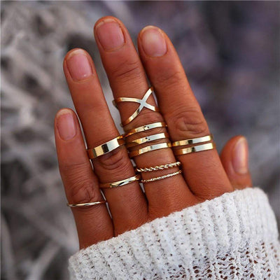 Pack of 8 Rings with Twist Details and Engraved Designs