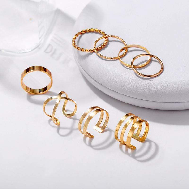 Pack of 8 Rings with Twist Details and Engraved Designs