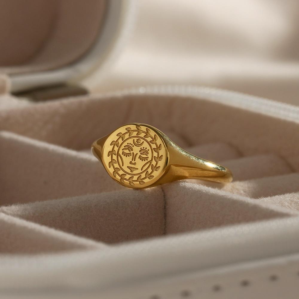 wickedafstore Love By The Moon Signet Ring